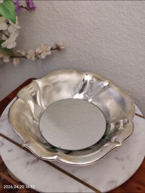 Silver Scalloped Decorative Bowl with Mirror Base